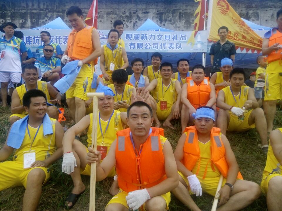 2015年6月“觀瀾杯”龍舟賽，新力公司河上風(fēng)雨競龍舟
